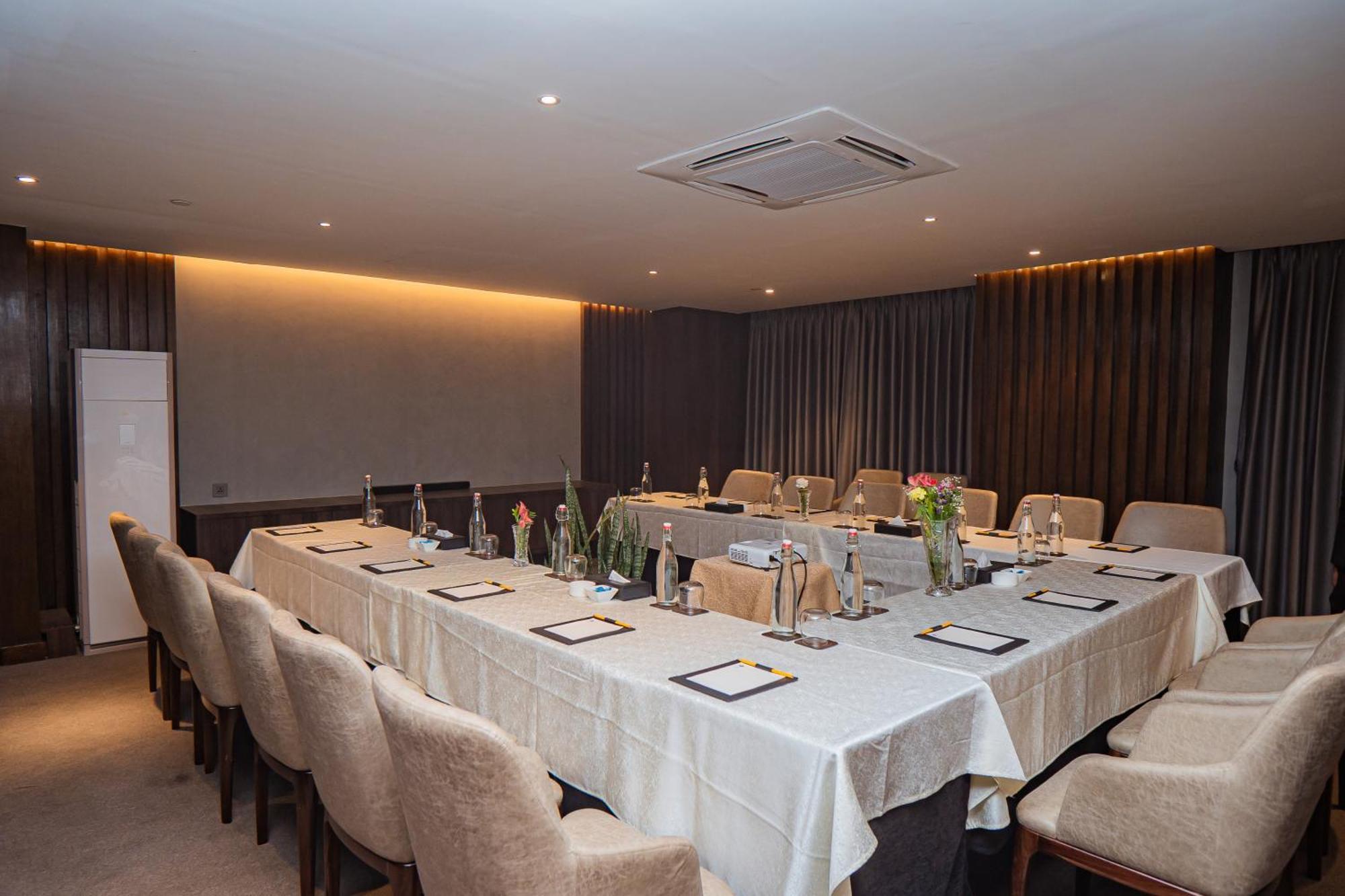 Hotel Barahi Katmandu Dış mekan fotoğraf