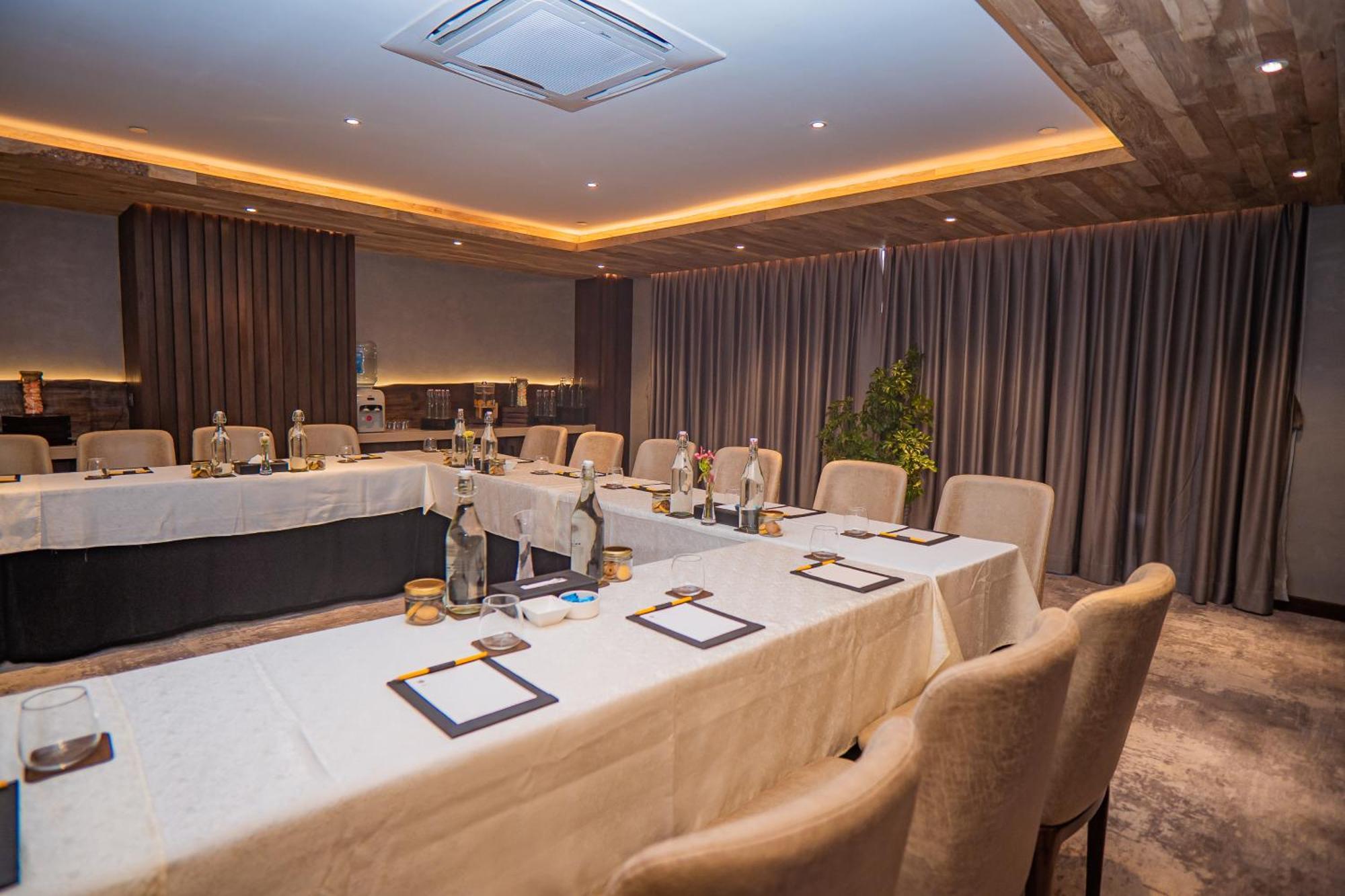 Hotel Barahi Katmandu Dış mekan fotoğraf