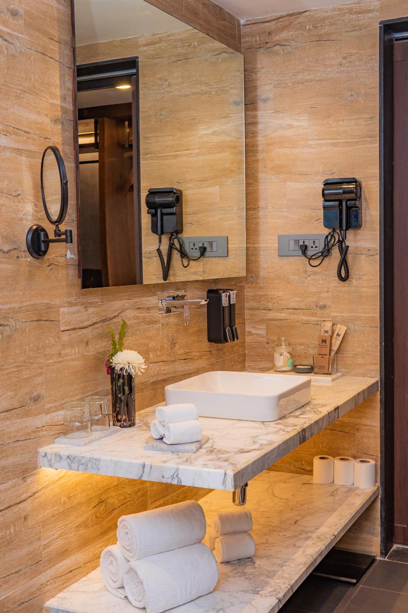 Hotel Barahi Katmandu Dış mekan fotoğraf