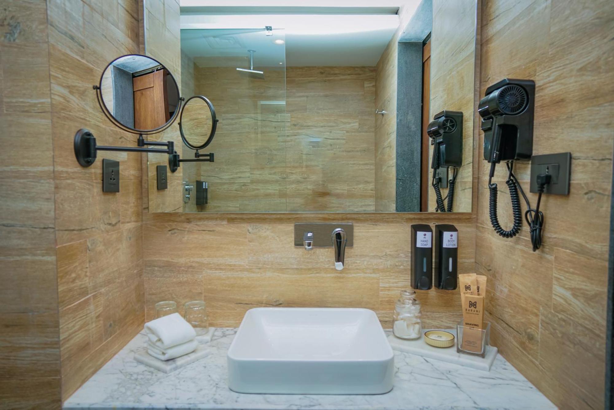 Hotel Barahi Katmandu Dış mekan fotoğraf