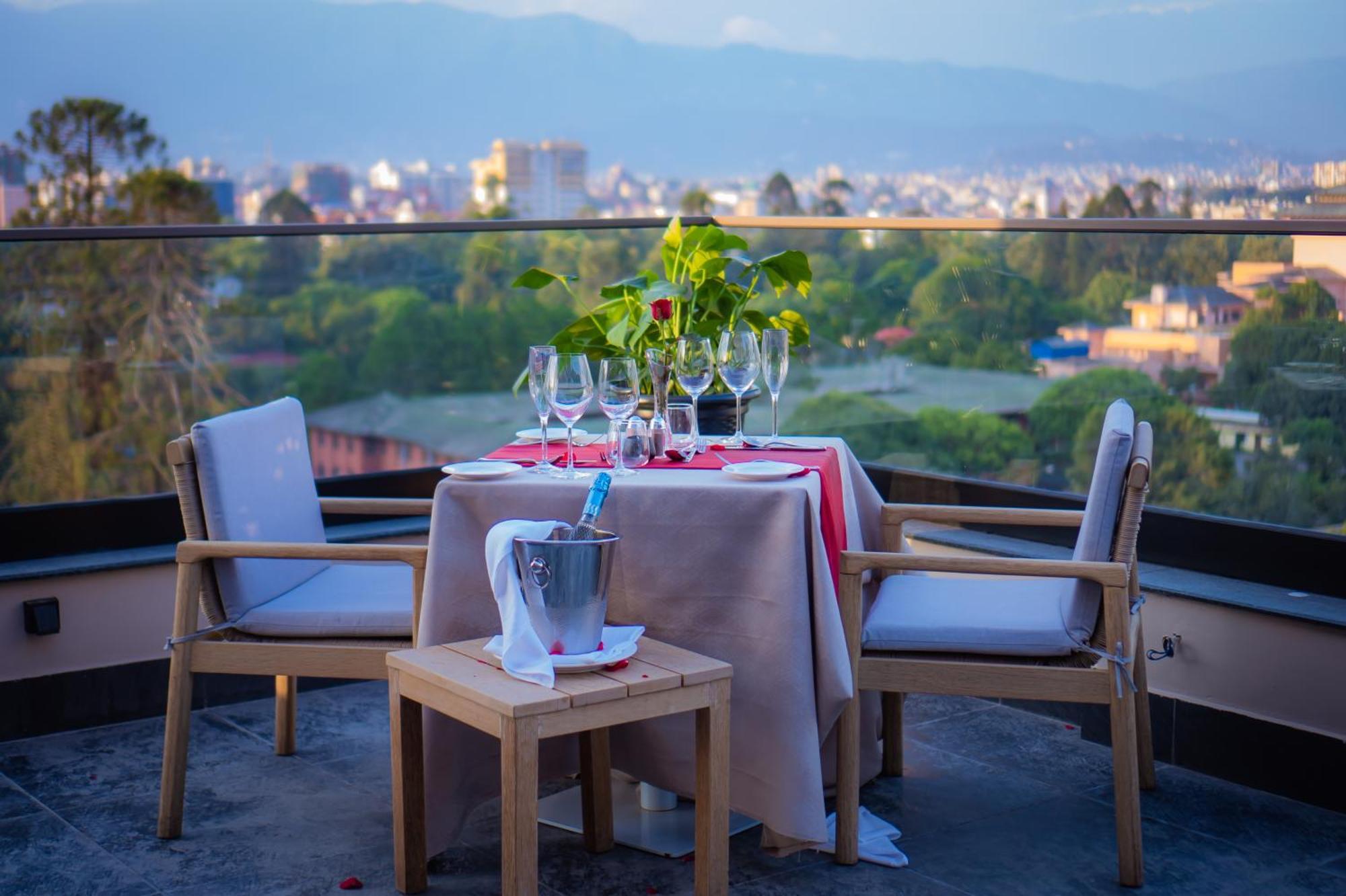 Hotel Barahi Katmandu Dış mekan fotoğraf